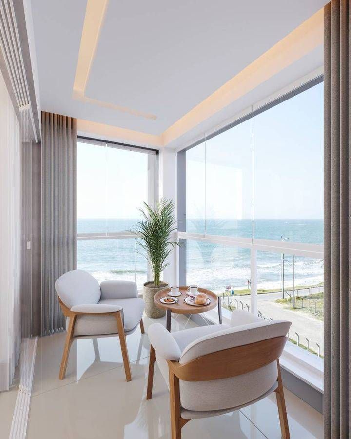 Sala integrada com vista para o mar no Mirage Residence